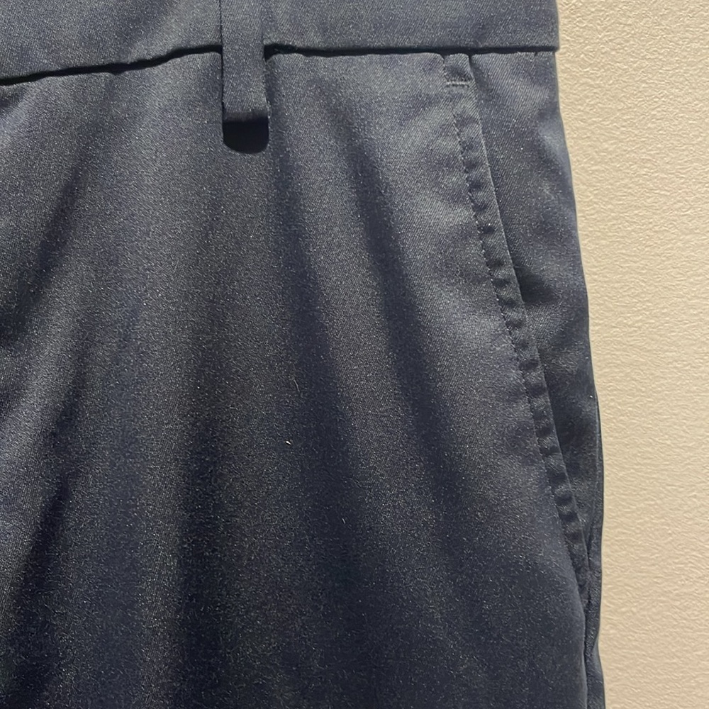 Amazon Essentials Men's Classic-Fit Stretch Golf Pants - Picture 3 of 8